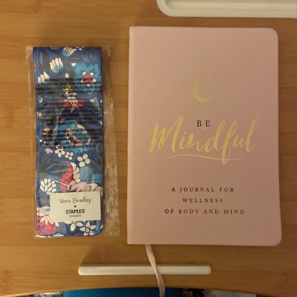 Vera Bradley Pen pouch bloom berry snap close elastic strap made of leatherette - Picture 4 of 4